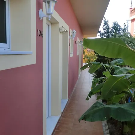 Guest house Alhaja Playa 2*